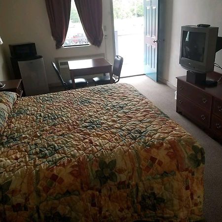 Shoreline Park Traveler'S Choice Motel מראה חיצוני תמונה