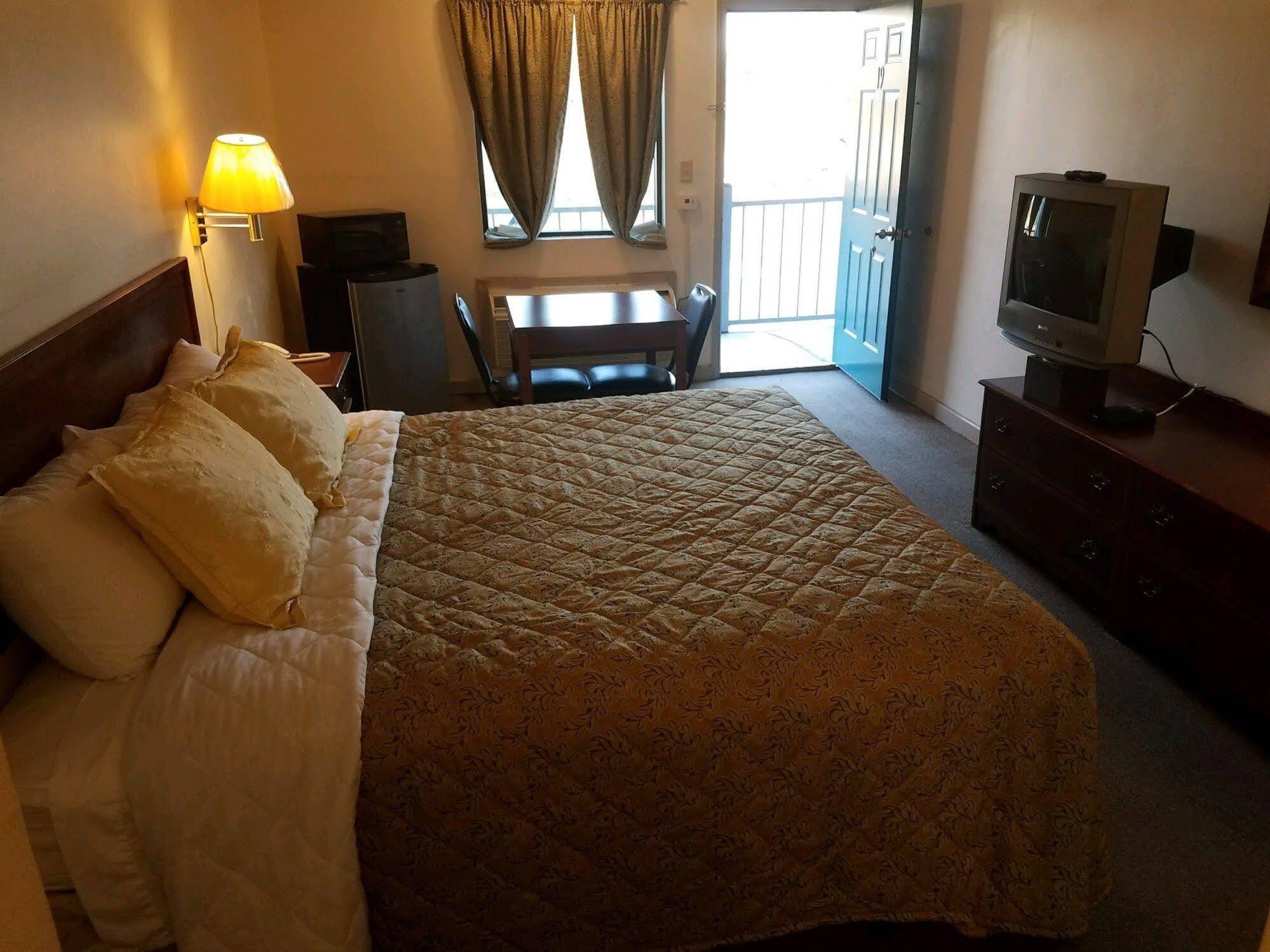 Shoreline Park Traveler'S Choice Motel מראה חיצוני תמונה