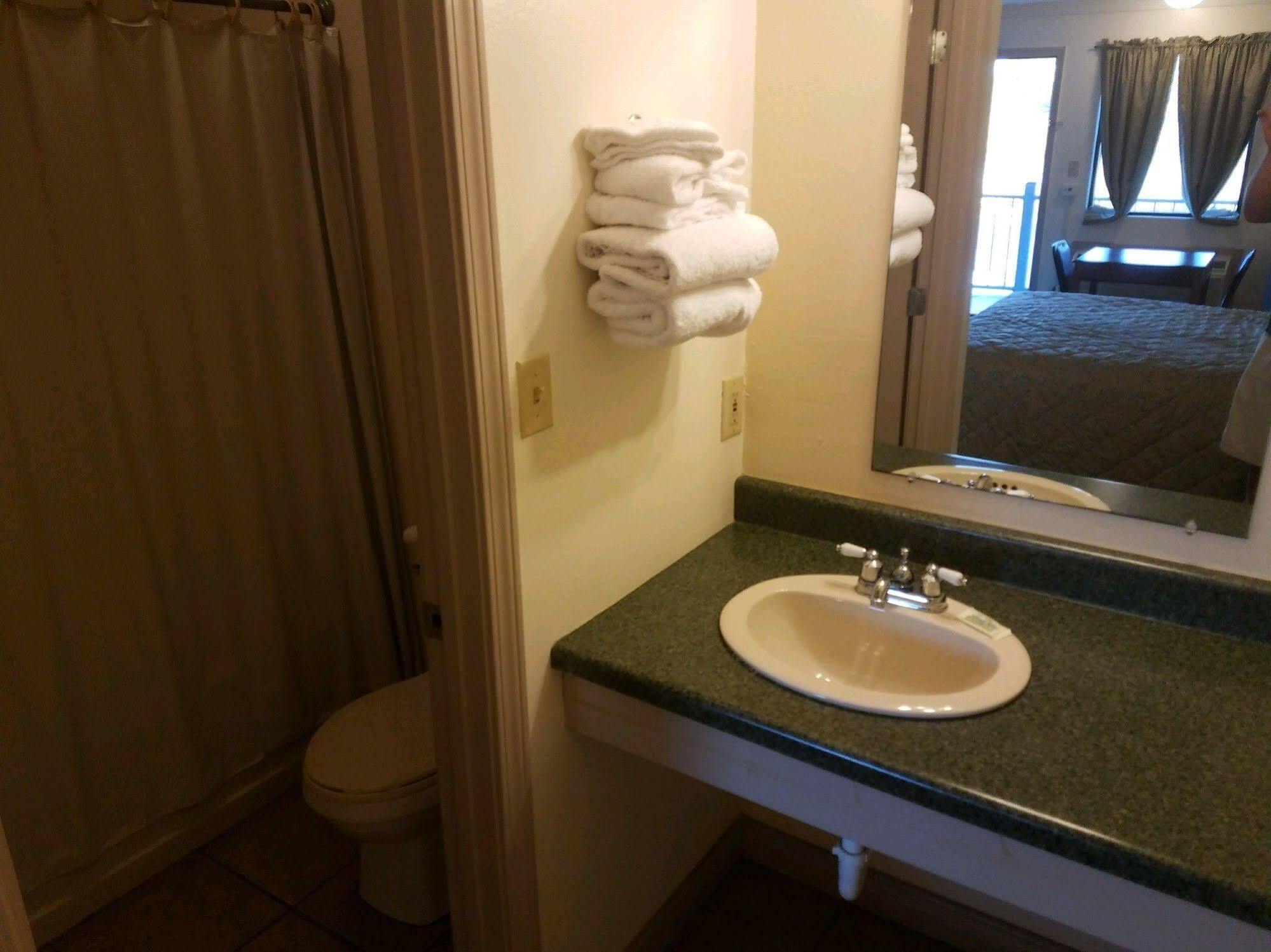 Shoreline Park Traveler'S Choice Motel מראה חיצוני תמונה
